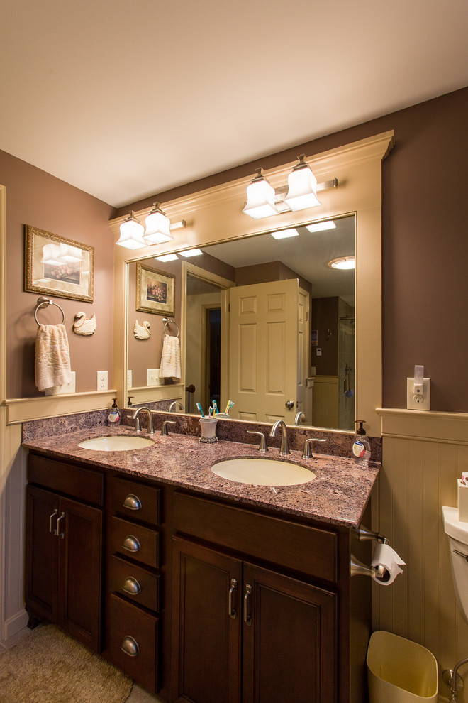 Mid-sized traditional master bathroom in Philadelphia with an undermount sink, granite benchtops and a two-piece toilet.