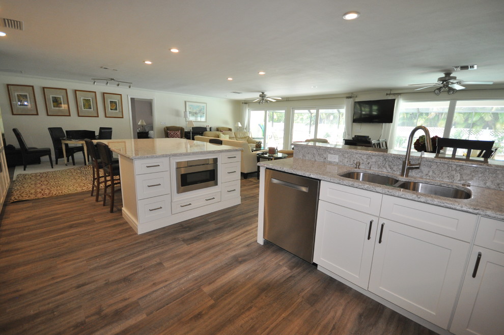 Example of a transitional home design design in Miami