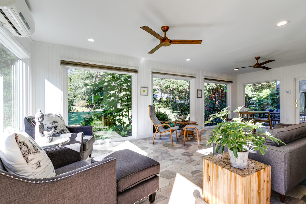 Immagine di una grande veranda minimalista con pavimento con piastrelle in ceramica e pavimento beige