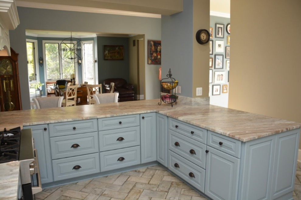 Kitchen - kitchen idea in Chicago