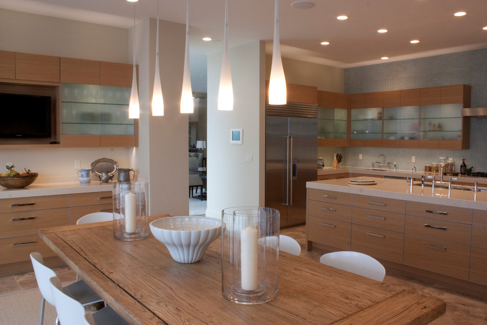 This is an example of a contemporary kitchen in Las Vegas.