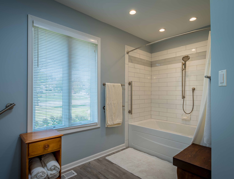 Contemporary Lakefront Residence