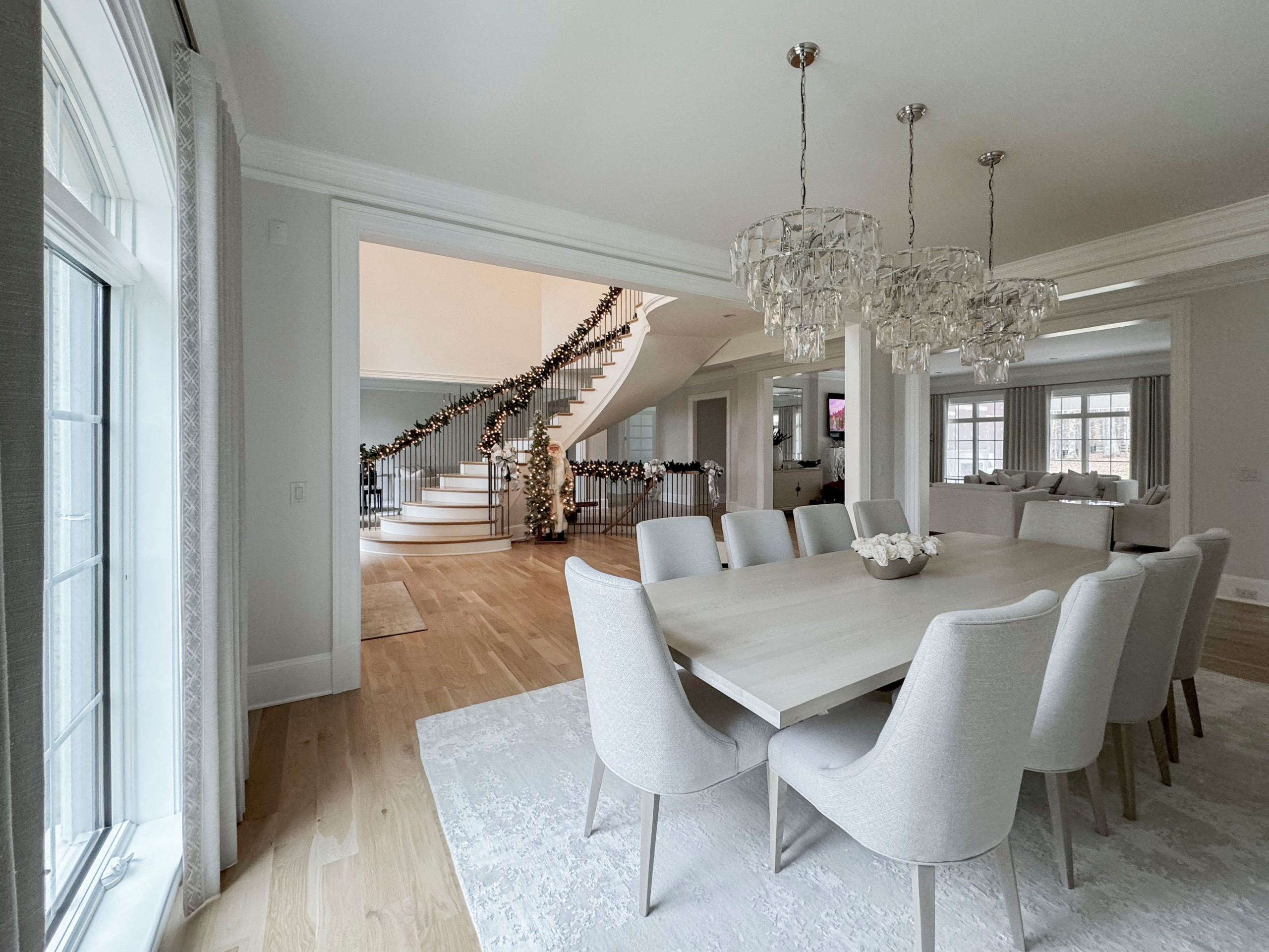 116_Elegant & Eye-catching Curved Staircase, Leesburg VA 20175