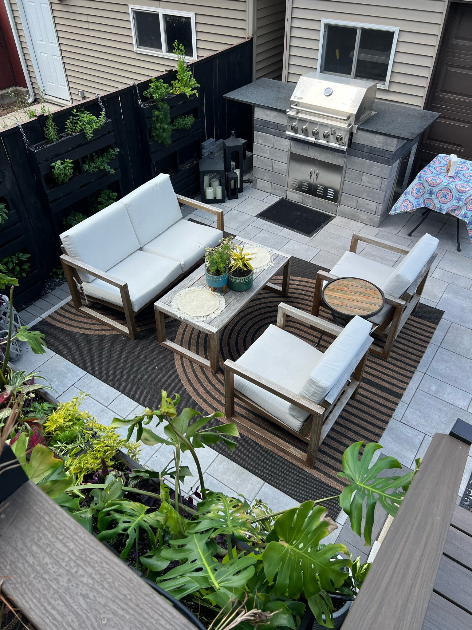 Bronzeville//Hydepark patio