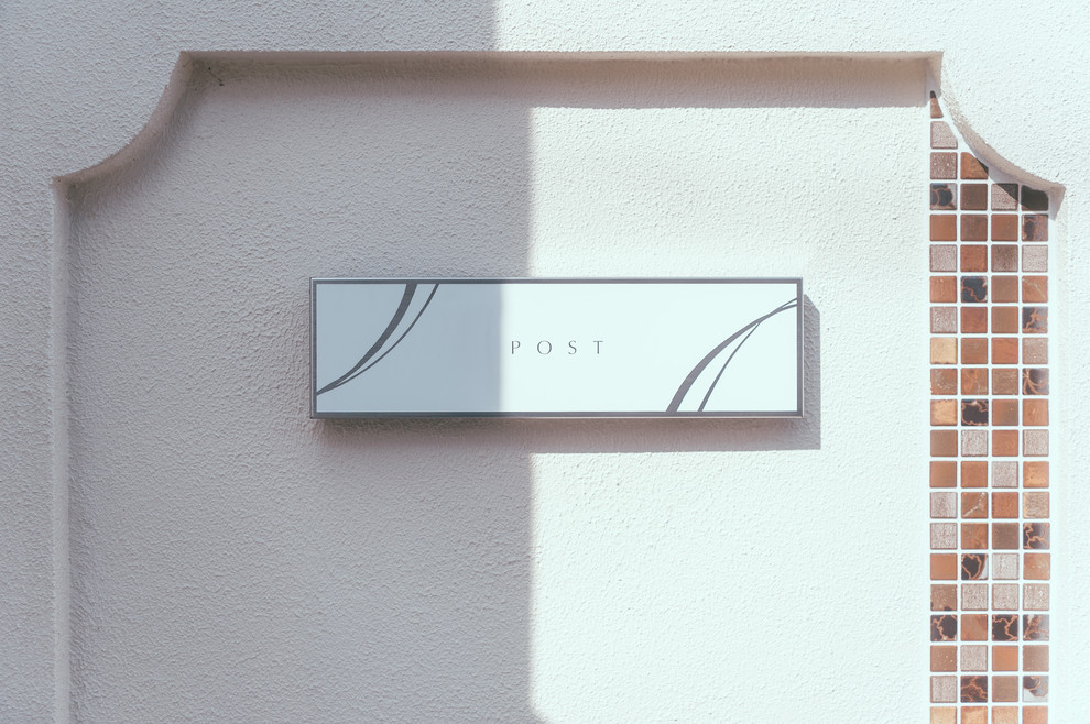 他の地域にあるトラディショナルスタイルのおしゃれな家の外観の写真