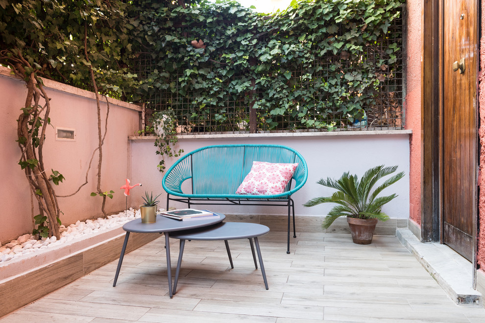 Photo of a mid-sized contemporary front yard patio in Rome.