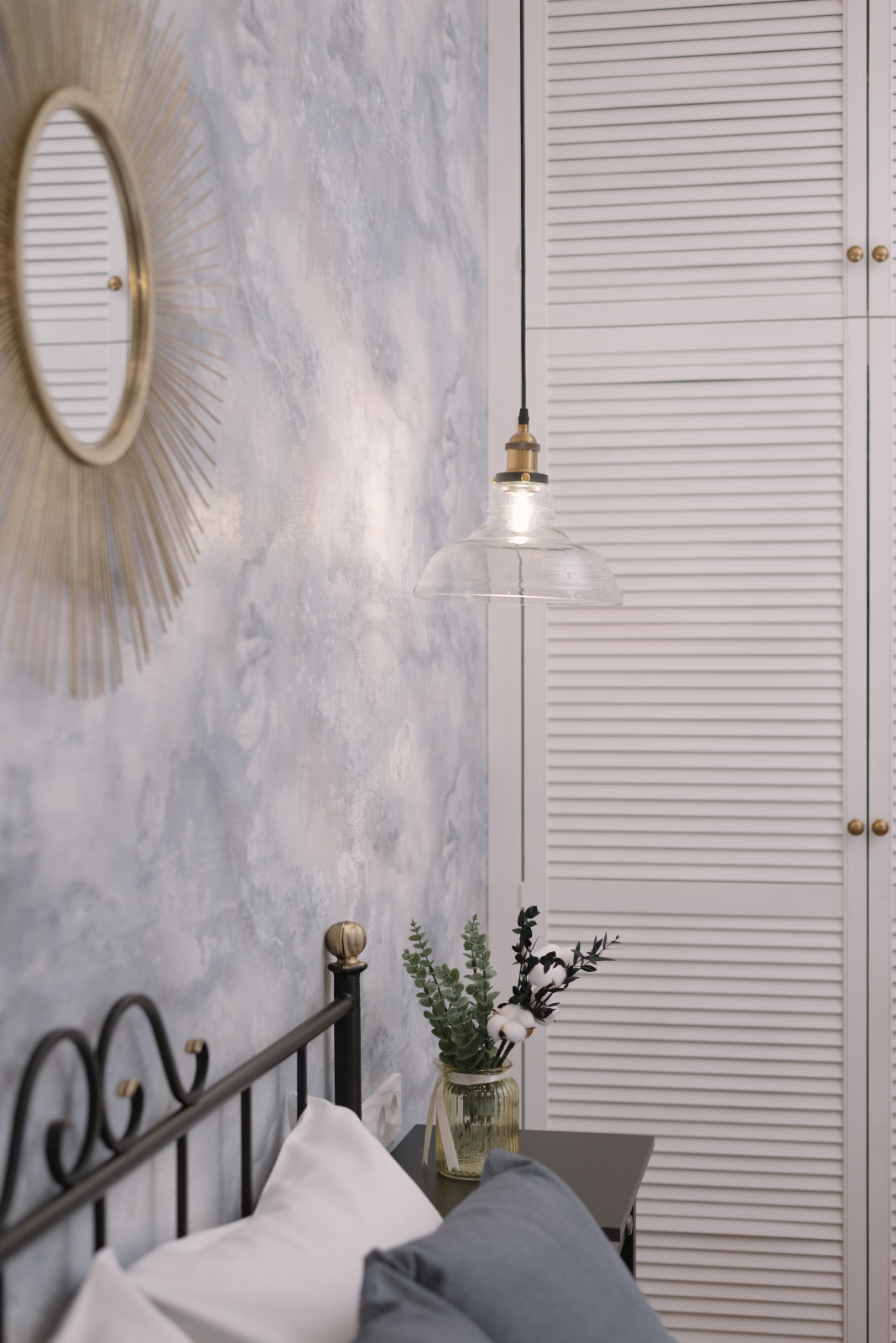 Реализация проекта в старом фонде СПб, квартира с камином.