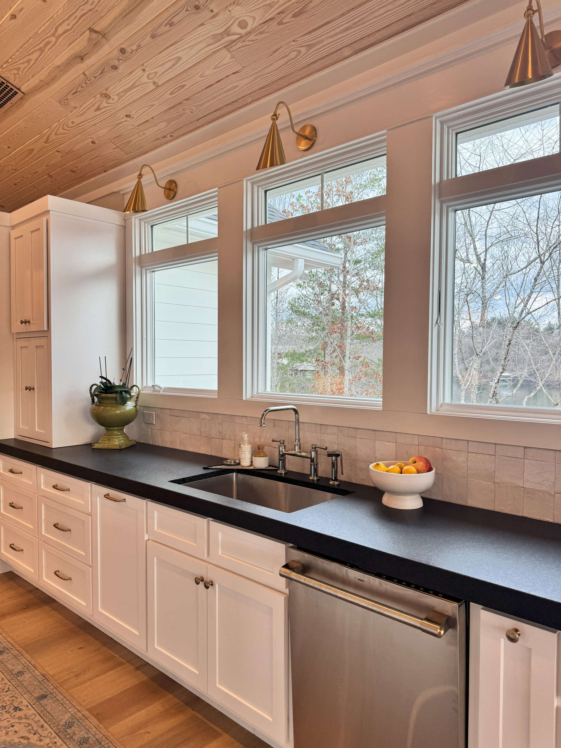 Kitchen - coastal kitchen idea in Birmingham