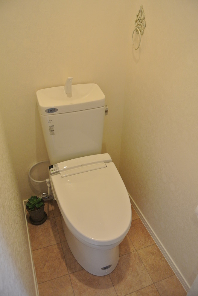 他の地域にあるモダンスタイルのおしゃれなトイレ・洗面所の写真