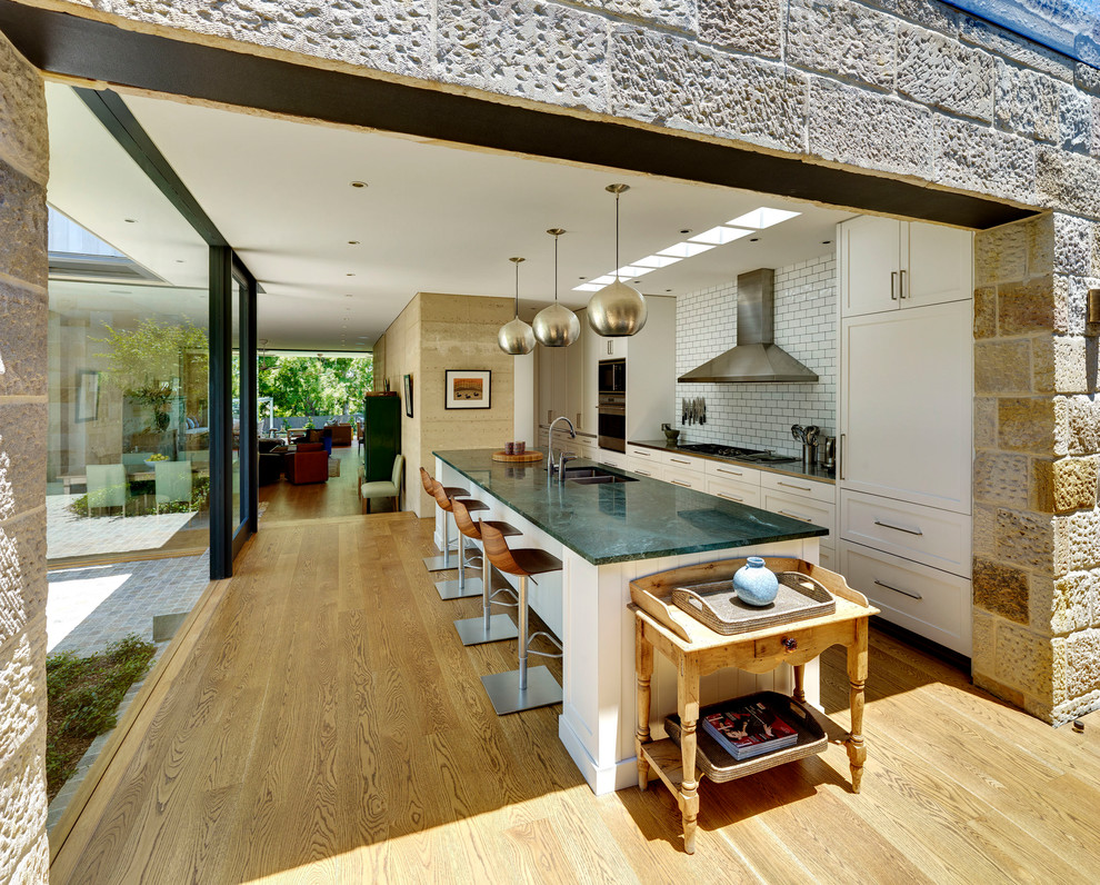 Photo of a modern kitchen in Sydney.