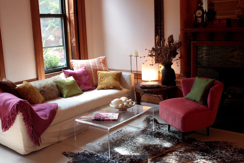 Photo of a mid-sized eclectic living room in New York.