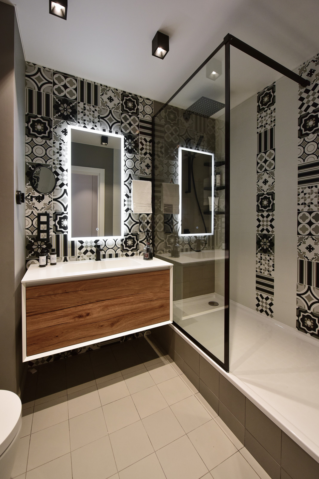 "Белоснежная история"