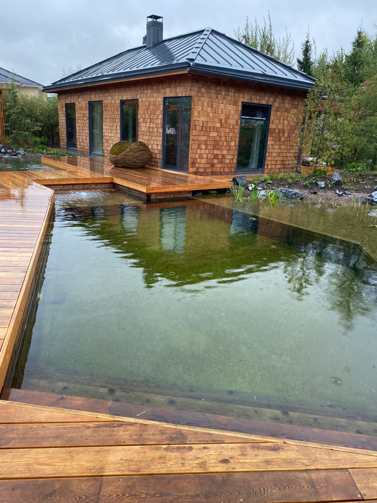 Плавательный водоём в Ренессанс парк