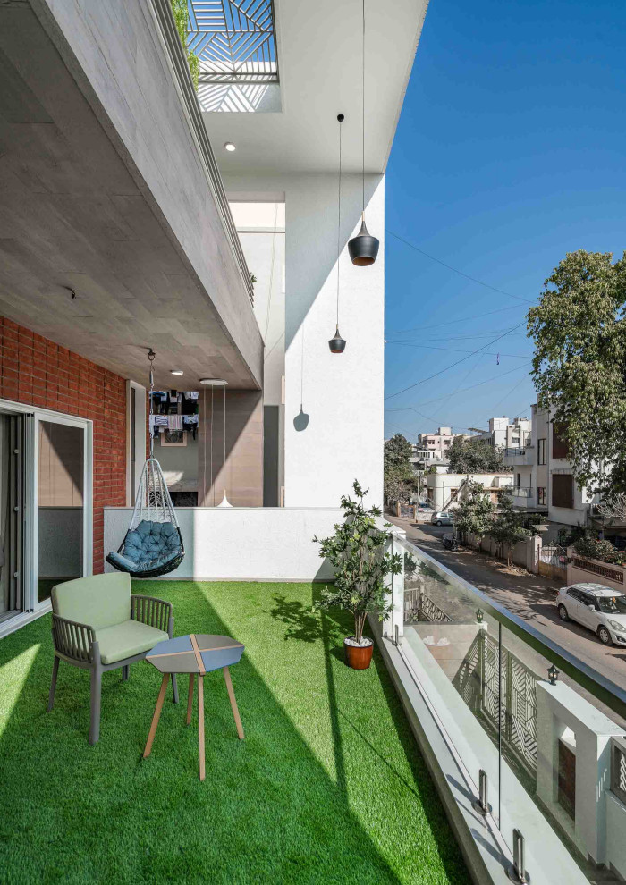 Идея дизайна: балкон и лоджия в стиле модернизм