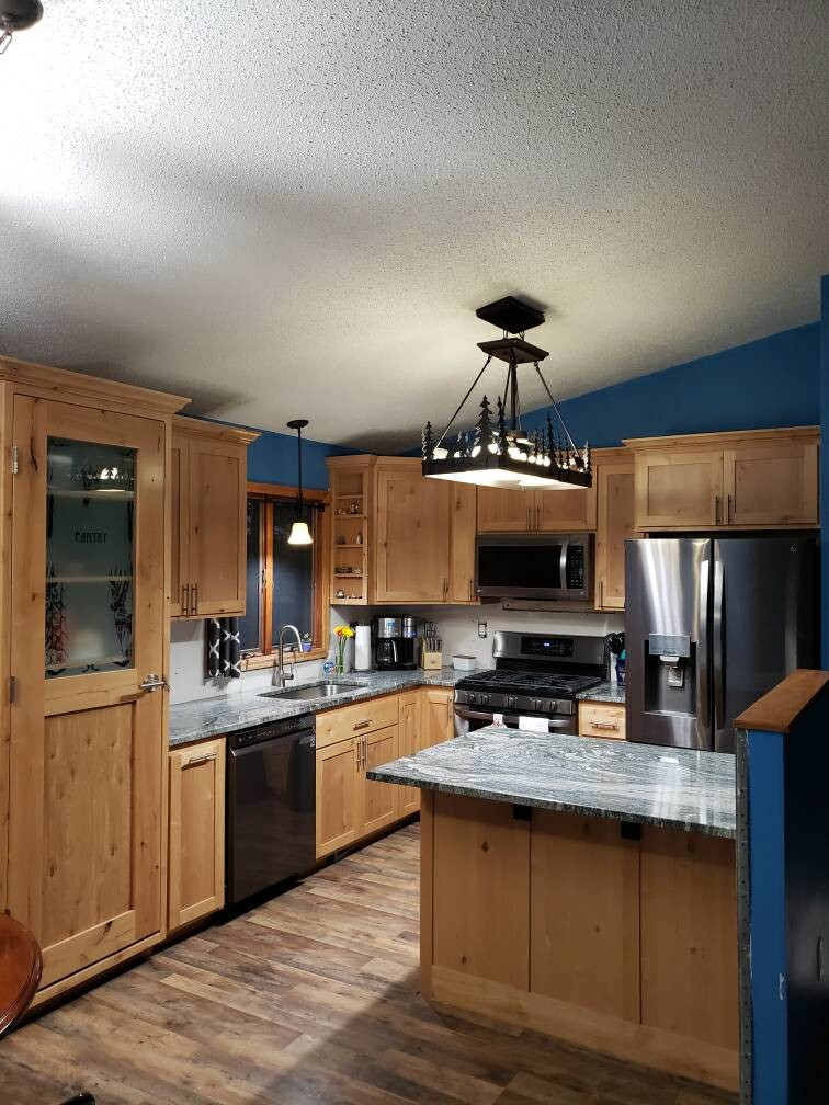 Full Kitchen Cabinets and Island