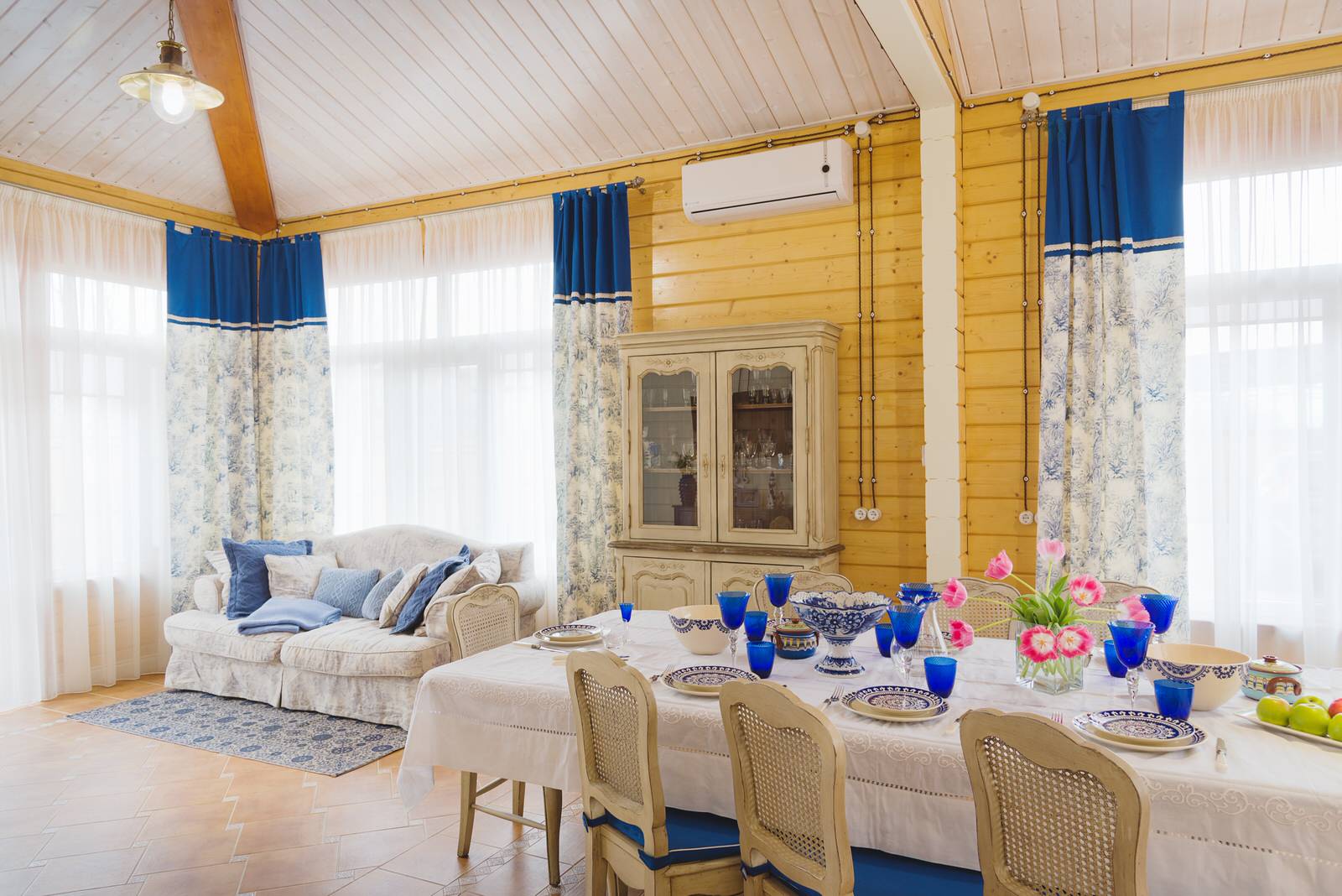 Деревянный дом в стиле  Кантри (230 кв м)