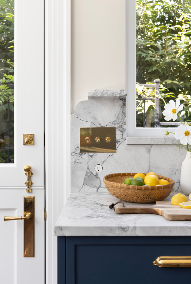 Transitional home design photo in Portland