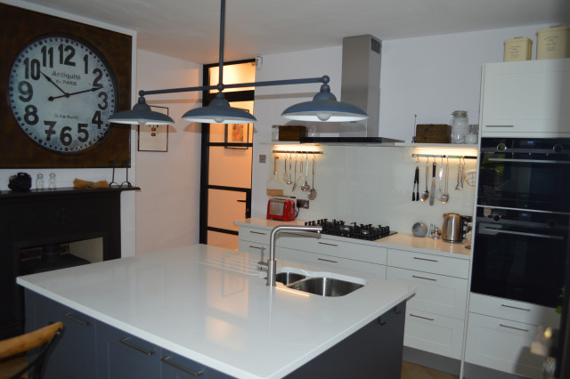 Modern Kitchen Design In Pinner, London By Kudos Interior Designs retro-koekken