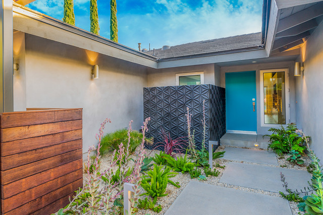 Captivating Mid-Century Exterior midcentury-exterior