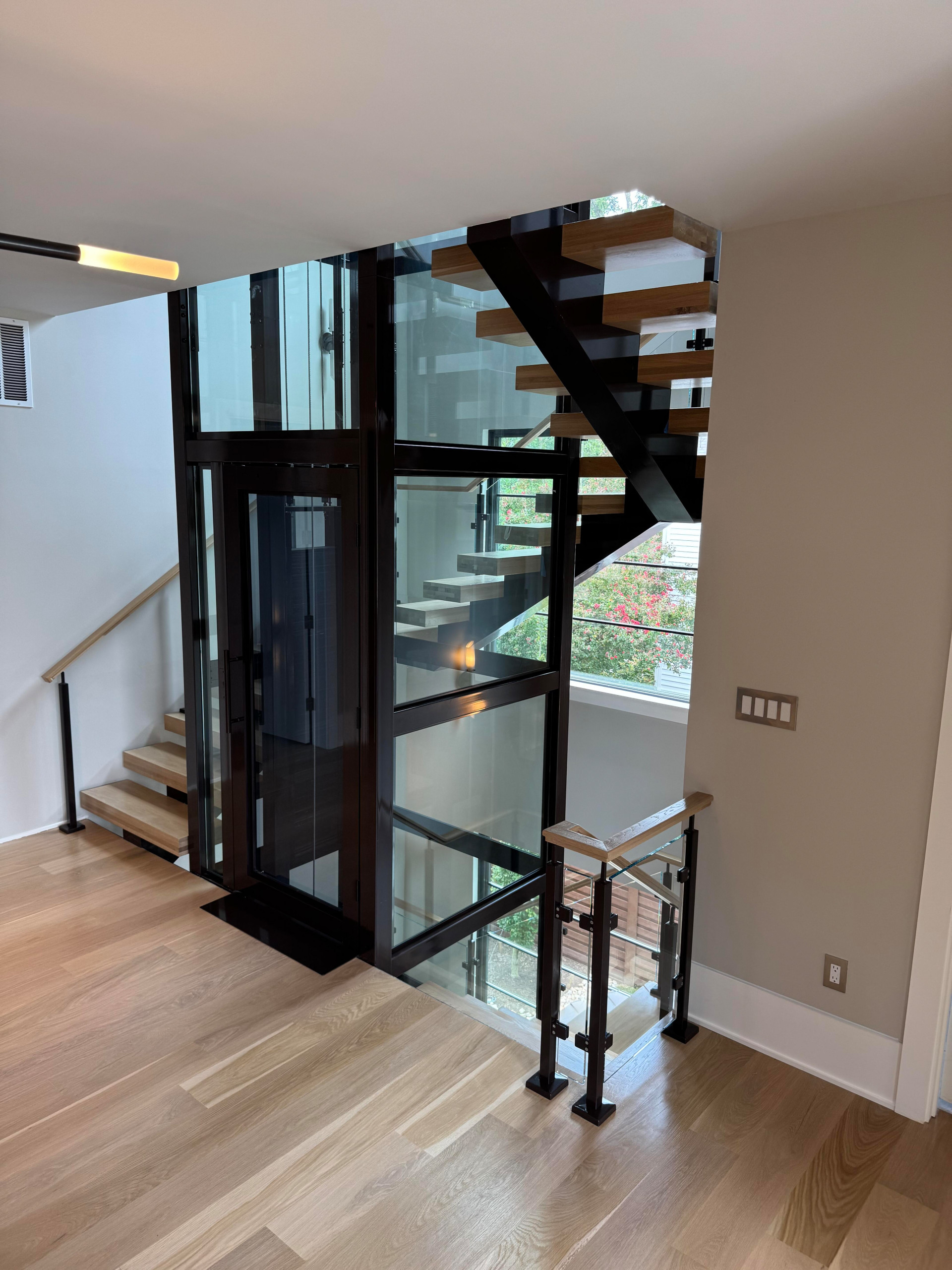 136_Modern Mono-Beam Encircling Glass Elevator, Bethesda, MD 20814