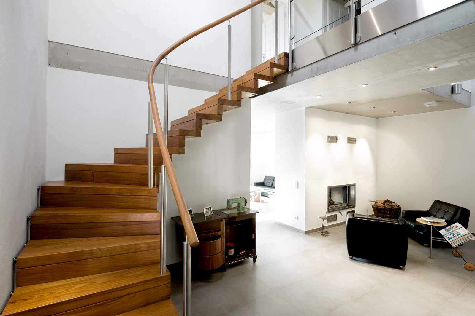 Лестница из бирманского тика