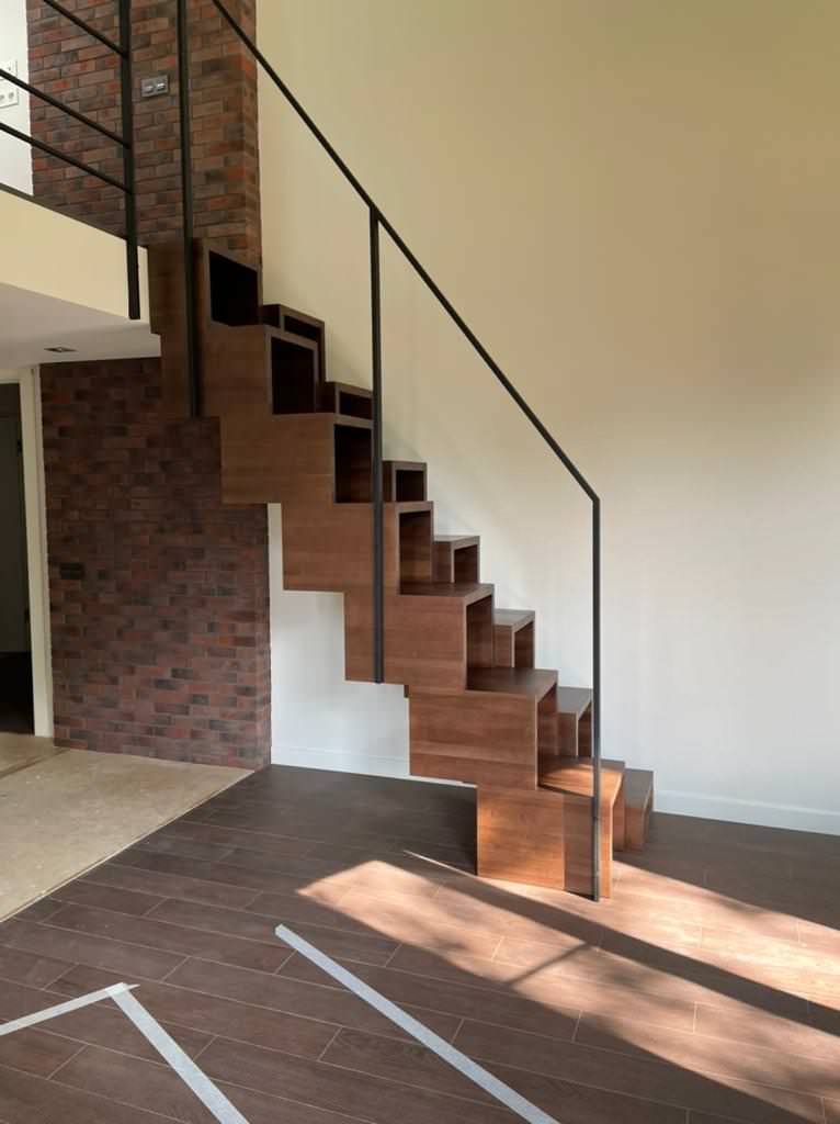 лестница на антресольный этаж