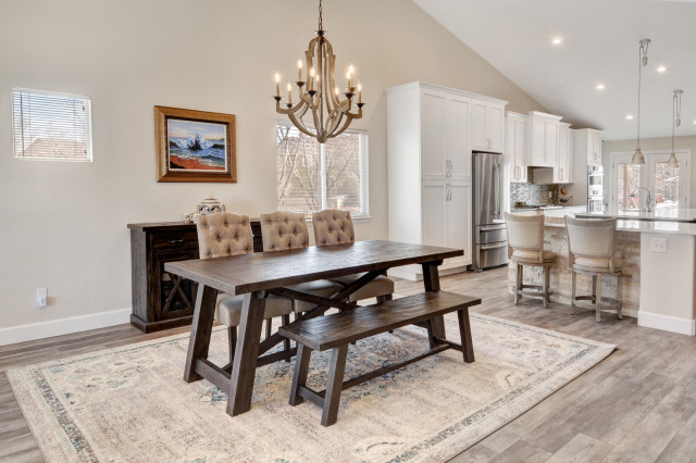 Large Transitional Kitchen klassisch-modern-esszimmer
