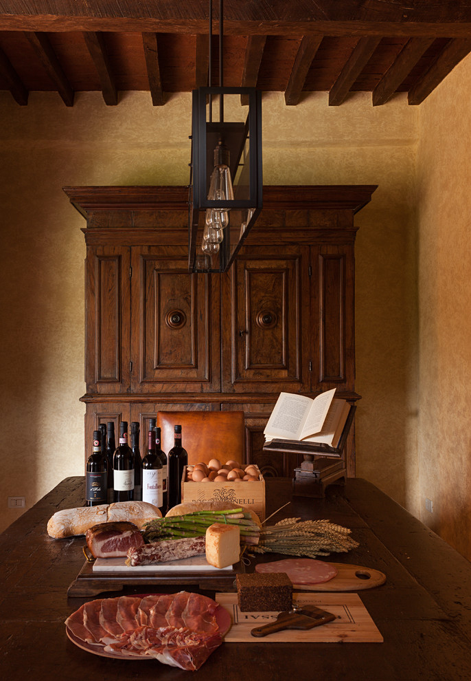 Inspiration for a traditional kitchen in Florence.