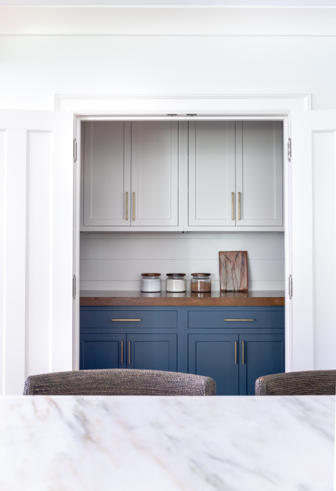 Inspiration for a transitional home design remodel in Indianapolis