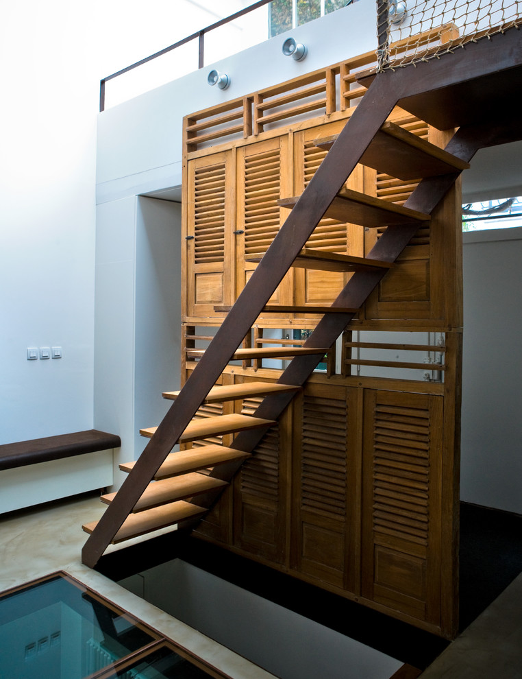 This is an example of a mid-sized contemporary staircase in Paris.