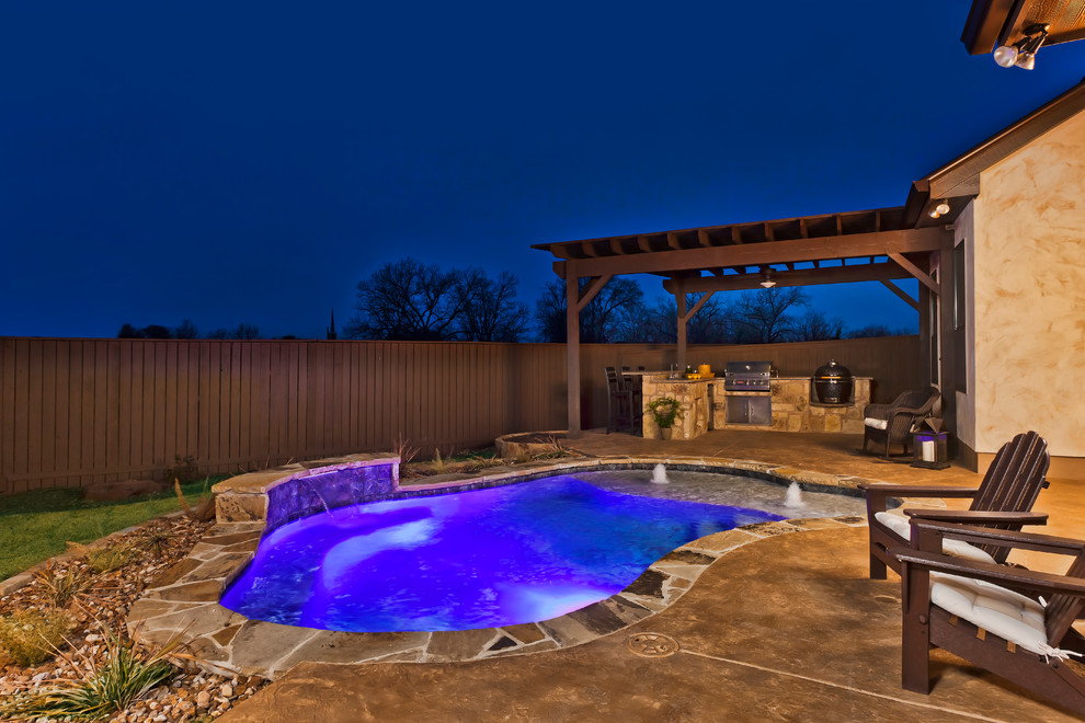 Pool - mid-sized transitional backyard custom-shaped pool idea