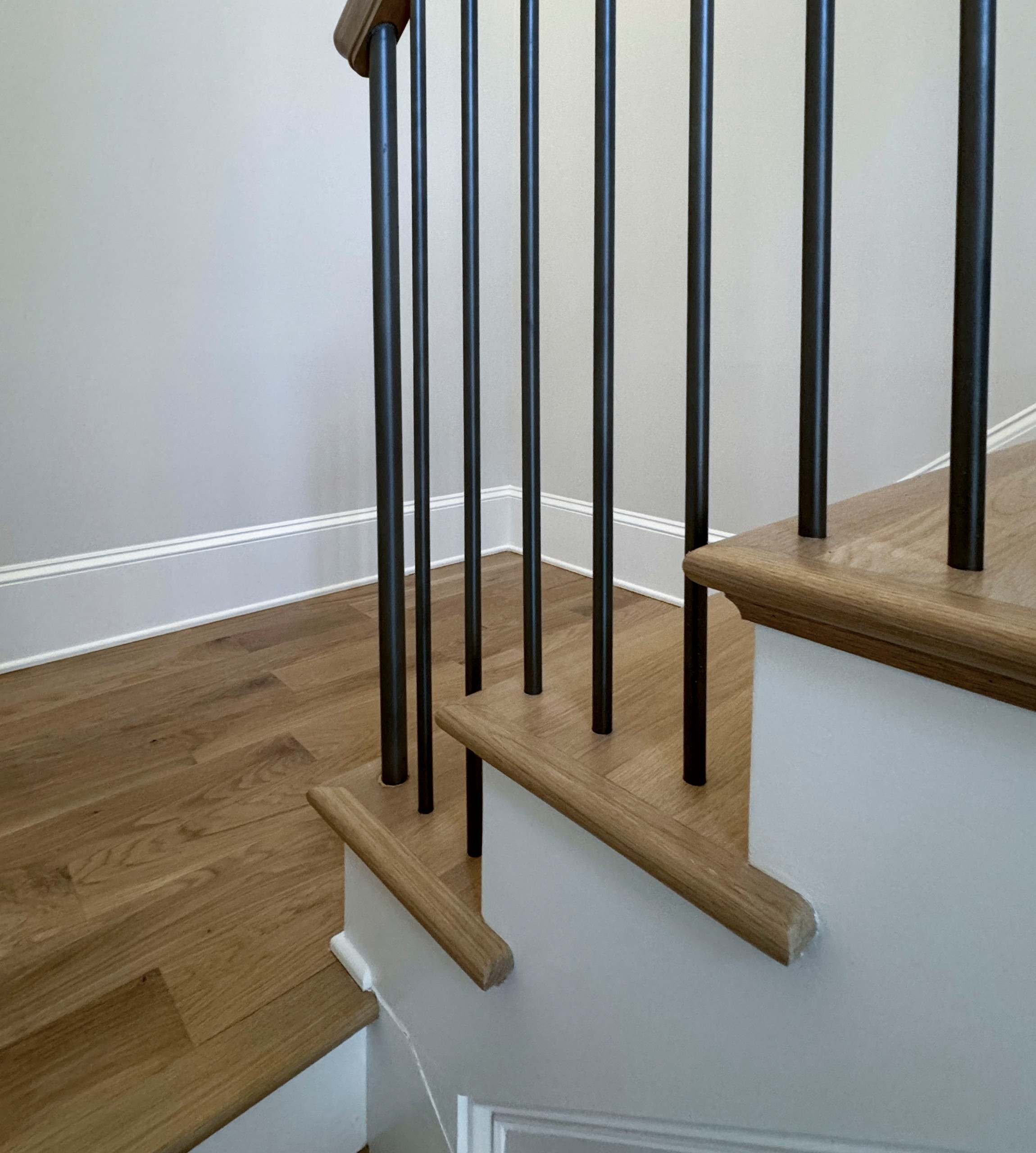 116_Elegant & Eye-catching Curved Staircase, Leesburg VA 20175