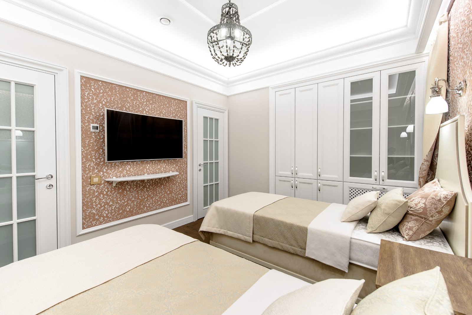 Актер лилово-бежевый