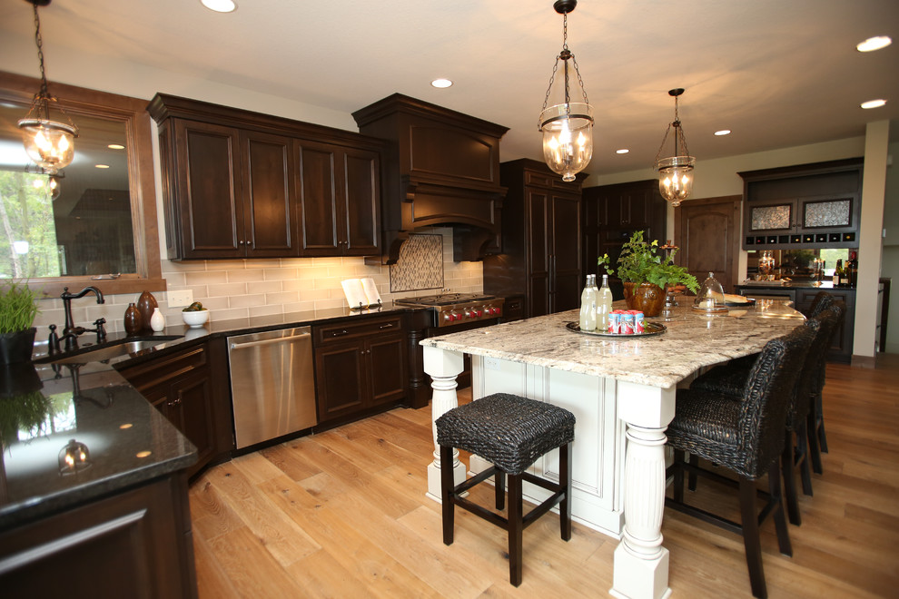 Transitional kitchen photo in Minneapolis