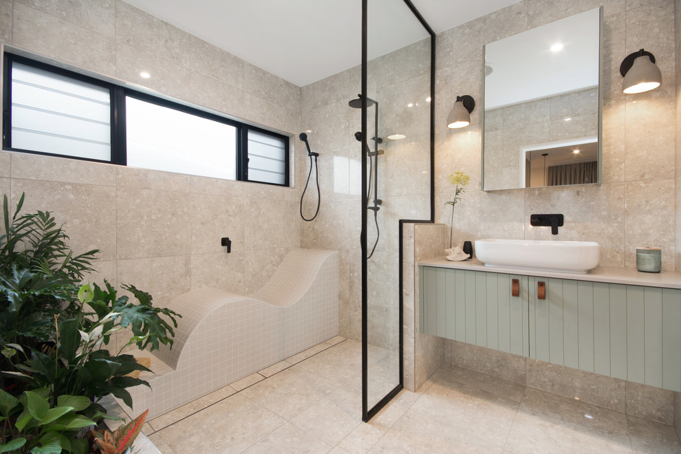 Inspiration for a contemporary bathroom in Townsville.