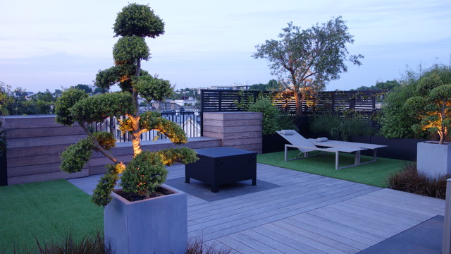 M&Eacute;TAMORPHOSE BLUFFANTE contemporary-deck