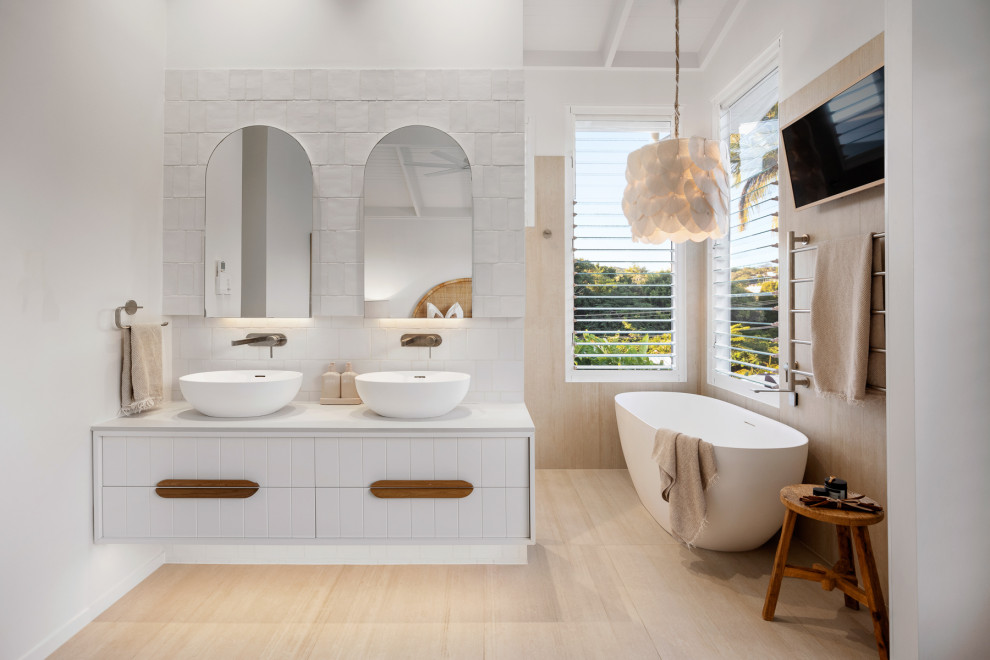 Inspiration for a mediterranean bathroom in Sunshine Coast.