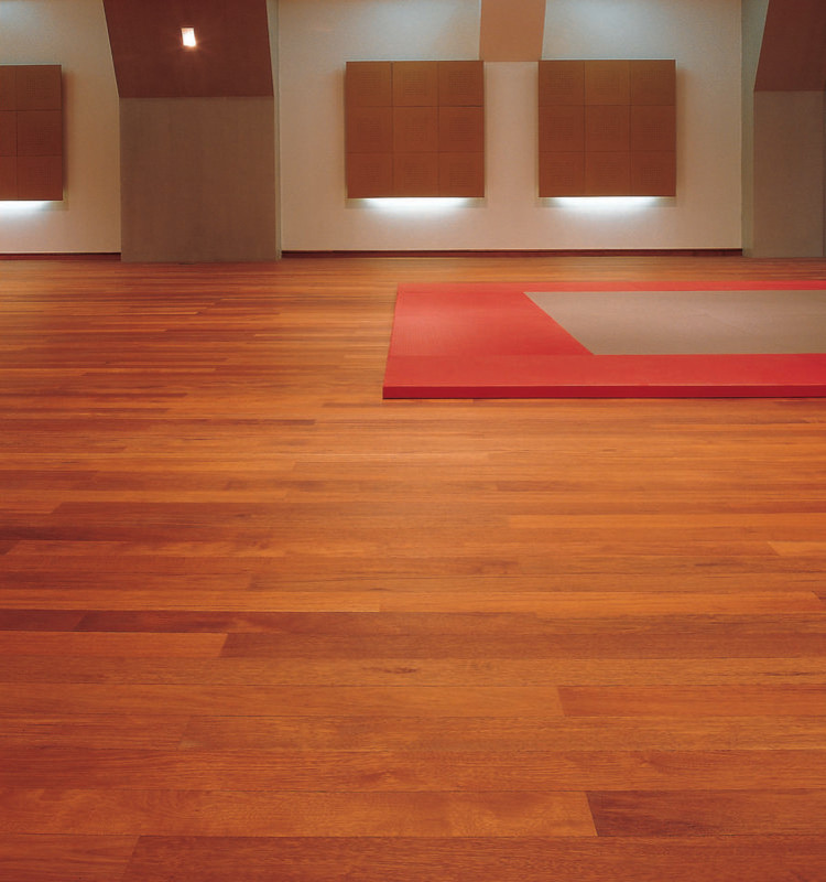 Массивная доска Мербау в интерьере