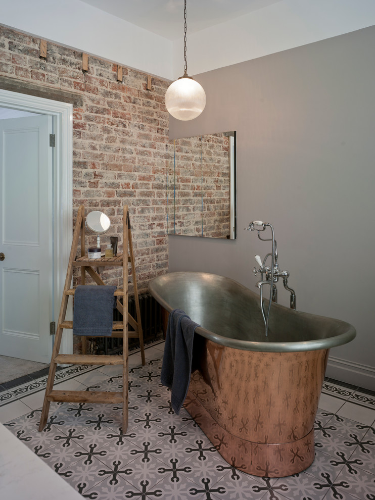 This is an example of a traditional bathroom in London.