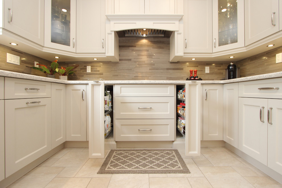 Trendy kitchen photo in Toronto