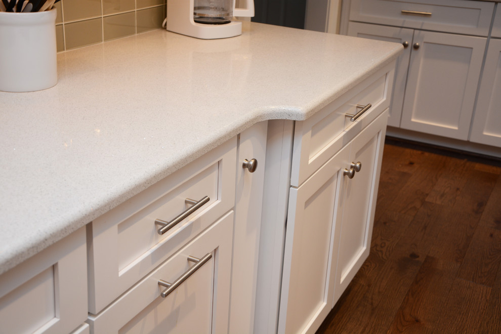 Kitchen - kitchen idea in Chicago