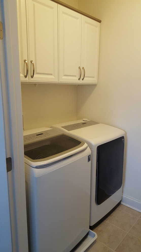 This is an example of a traditional laundry room in Baltimore.