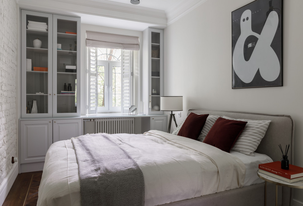Design ideas for a mid-sized scandinavian master bedroom in Saint Petersburg with grey walls, vinyl floors and brown floor.