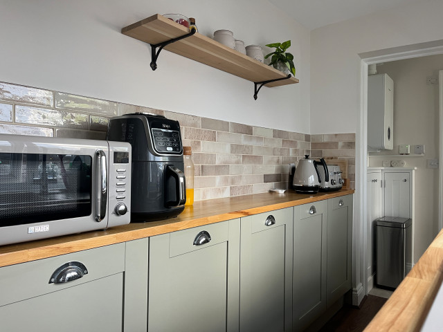 Nancy Meyer Inspired Cottage Refresh rustikt-koekken