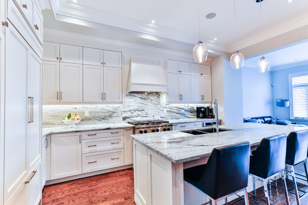 Transitional kitchen photo in Toronto