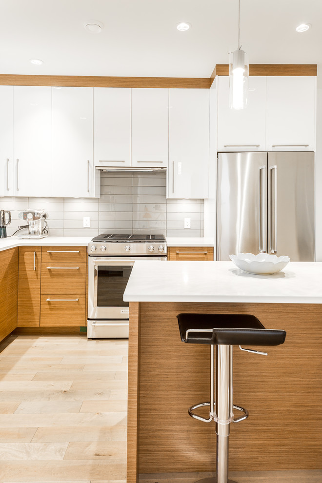 Inspiration for a transitional kitchen remodel in Vancouver