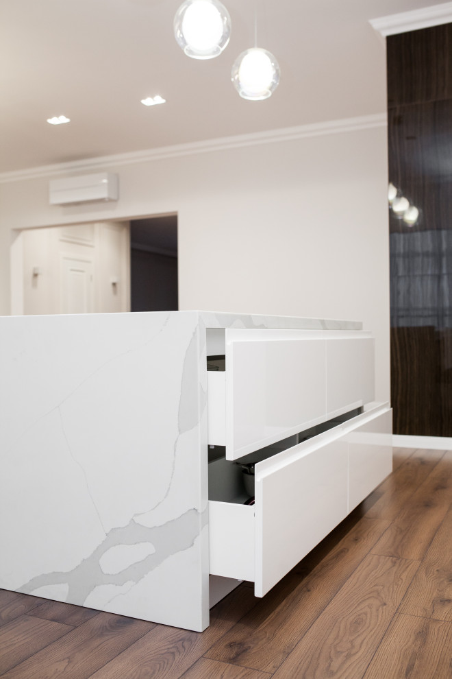 Светлая кухня в современном стиле