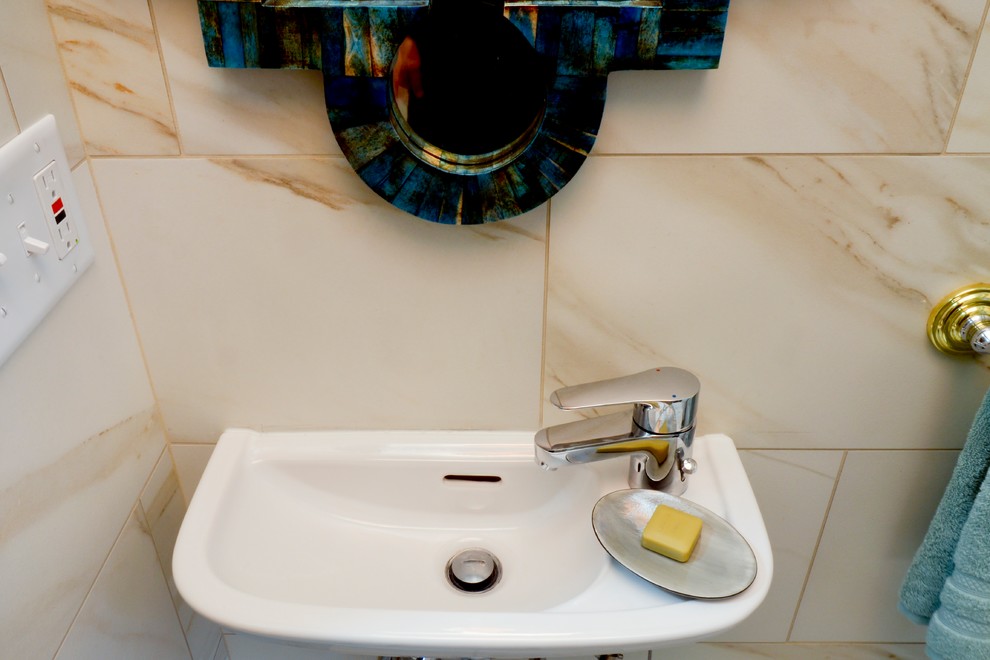 Inspiration for a small transitional home design remodel in Grand Rapids