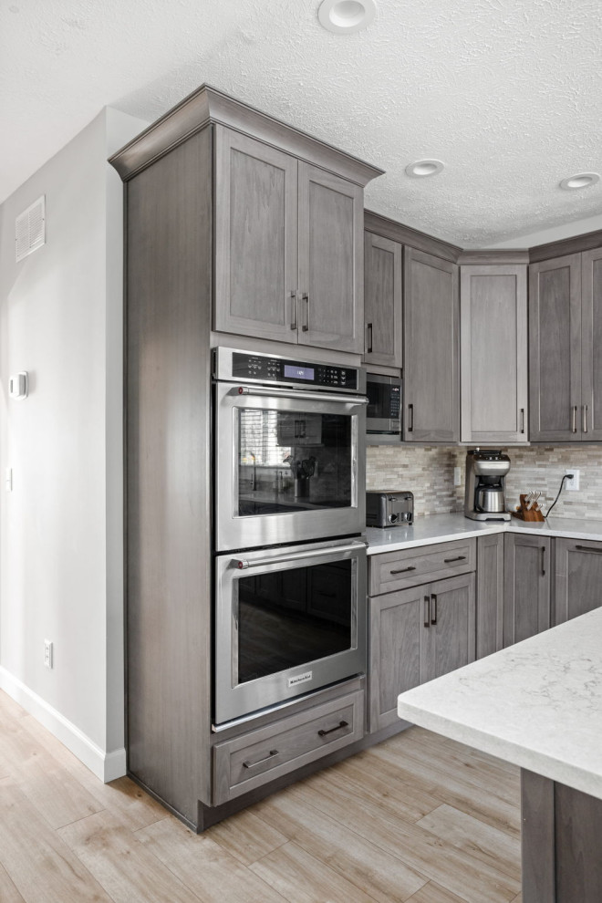 Inspiration for a transitional kitchen remodel in Indianapolis