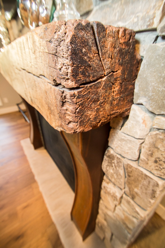 Transitional home design photo in Minneapolis